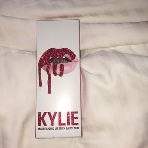 Kylie Lipkit in valentine